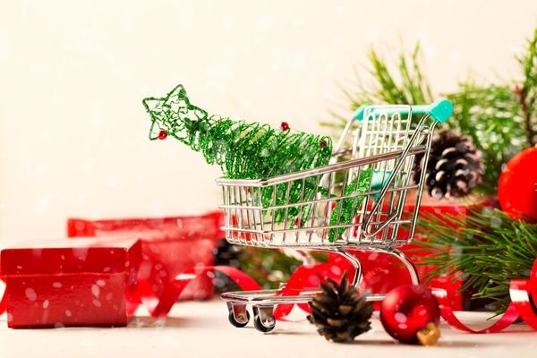Christmas-Shopping-Trolley-with-toy-tree-and-Present-Boxes